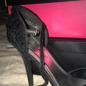 Black velvet open toe.